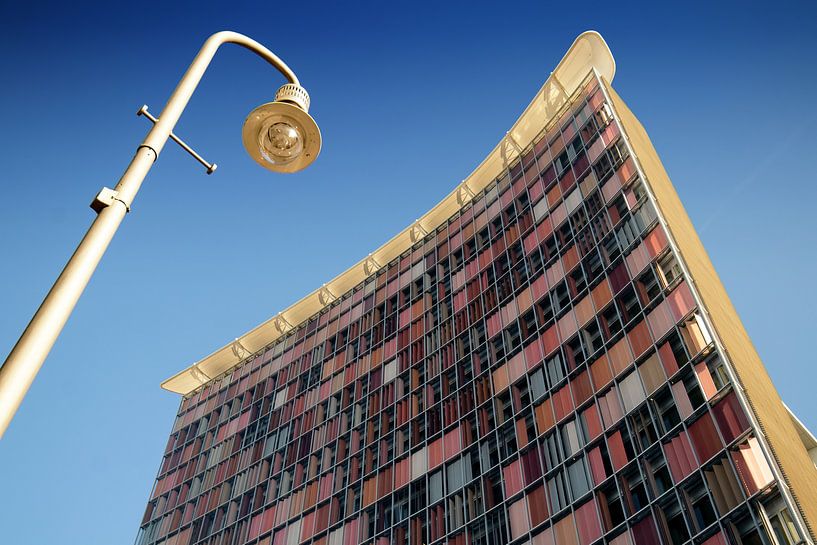 BERLIJN GSW hoogbouw glazen gevel - berlijn vlucht van Bernd Hoyen