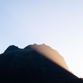 Bergen met zonsondergang in Nieuw-Zeeland | Gouden Uurtje van Vera Yve
