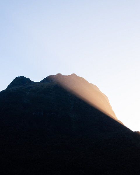 Berge mit Sonnenuntergang in Neuseeland | Golden Hour von Vera Yve
