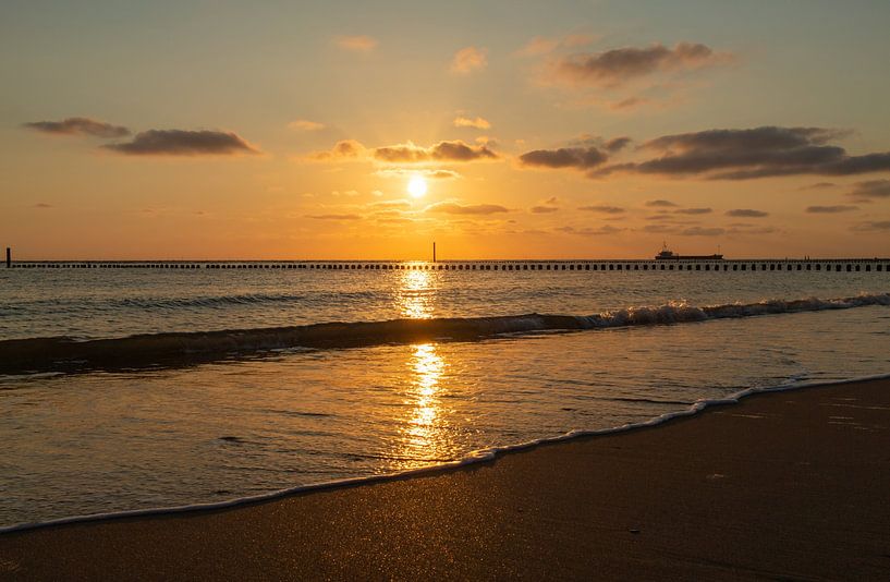 Zeeland zonsondergang van MSP Canvas