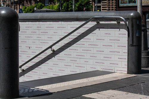 Trap naar metrostation 1-Universitá - horizontaal.