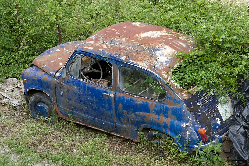 afgedankte auto 2 van Arnoud Kunst