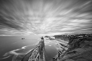 Playa de la Arnia in Schwarz und Weiß, Kantabrien, Spanien