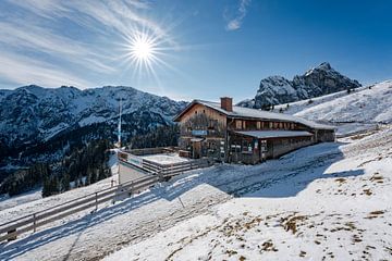 Breitenberg hut in verse sneeuw bij keizerlijk weer van Leo Schindzielorz