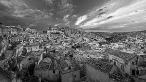 Sonnenuntergang über Matera in Schwarz und Weiß