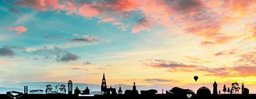 Skyline Breda bij zonsondergang van Houtmeid