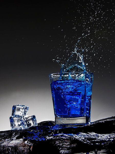 ijsblokjes in glas van Gerhard de Wit