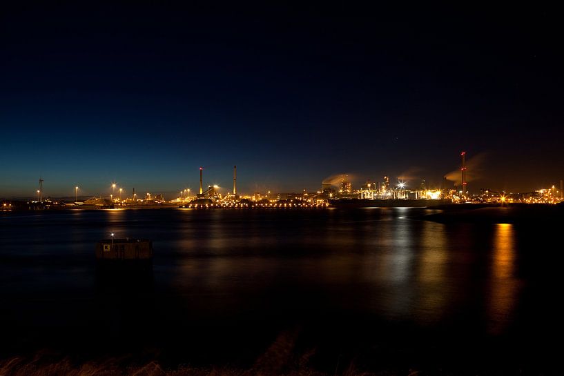 Tata steel (hauts fourneaux Corus) IJmuiden la nuit par Arjan Groot