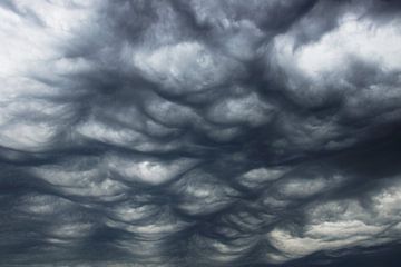 Dunkle drohende Wolken von Tom Van Dyck