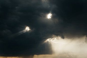 Fissures dans l'obscurité