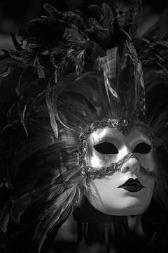 Venezianische Maske schwarz und weiß von Karel Ham