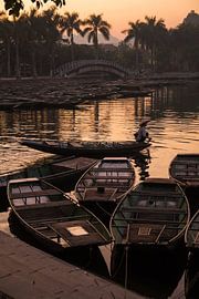 Vietnamese fisherman returns to harbour by Sofie Bogaert