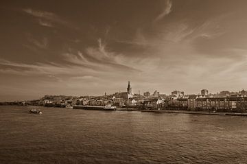 Nostalgische foto van Nijmegen in sepia van Patrick Verhoef