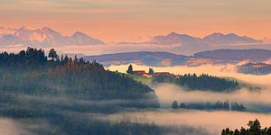 Panorama und Sonnenaufgang im Emmental, Schweiz