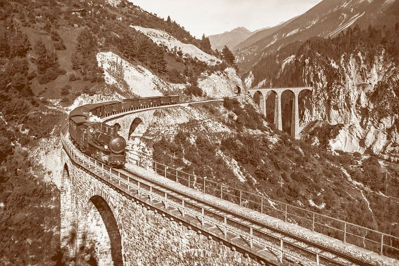 Albulabahn van de Rhätische Bahn kort na de opening in 1904 van Kees van den Burg