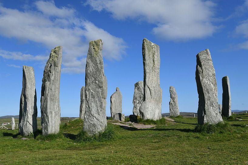 Die Calanais Standing Stones sind eine Sammlung stehender Steine in der Nähe des Dorfes Calanais an der Westküste der Isle of Lewis, einer der Äußeren Hebriden Schottlands. von Rini Kools