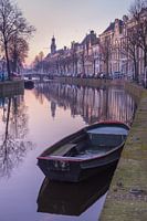 Het Rapenburg van Leiden in het ochtendlicht