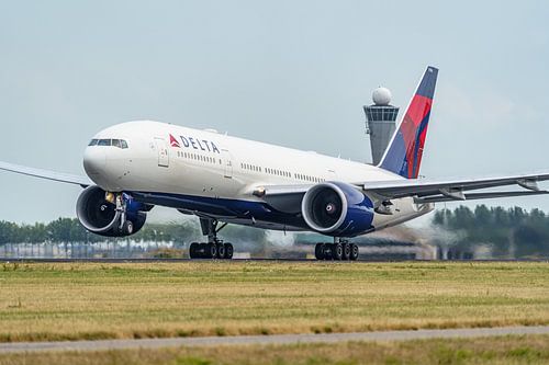 Décollage du Boeing 777-200 de Delta Airlines.