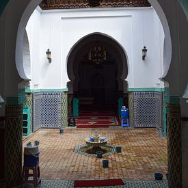Entree van een Marokkaanse moskee in Tanger van Sama Apkar