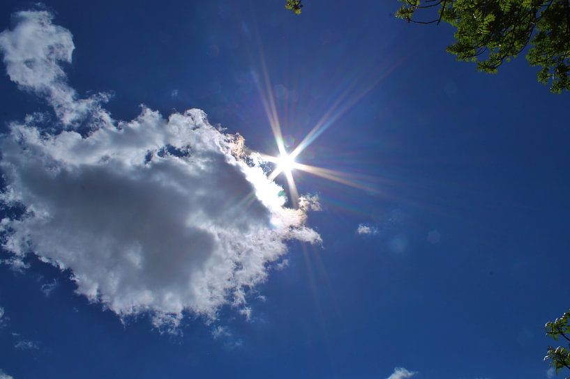 Sun from behind the clouds von Tamara Photography