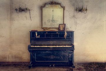 Verlaten Piano in Villa. van Roman Robroek - Foto's van Verlaten Gebouwen