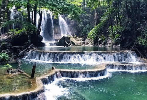 Mata Jitu Wasserfall - Ein tropisches Paradies auf Leinwand