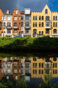 Kleurrijke weerspiegeling in Brugge van Pulsar