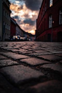 Stenen Berlijn Straatfotografie Zonsondergang van Bastian Otto