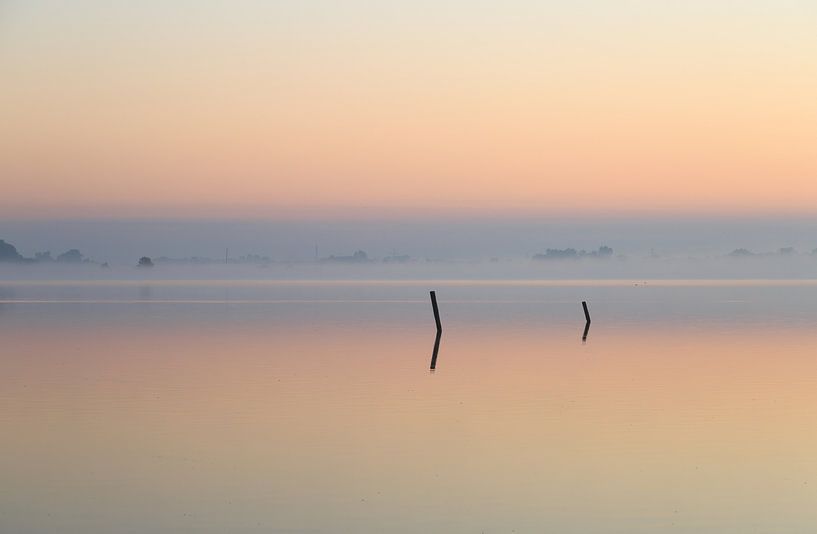 Mistige reflectie van Sander van der Werf