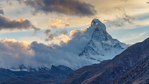 Le Cervin à la lumière du soleil couchant