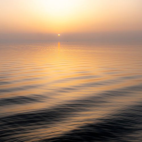 Sonnenuntergang mit Welle am Bodensee von Dieter Walther