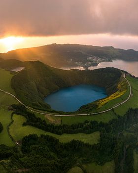 Lagoa Azul au coucher du soleil - Lac de cratère aux Açores