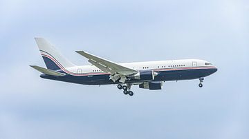 Landing Google Boeing 767-200 company jet. by Jaap van den Berg