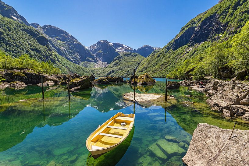 Blick auf den Gletschersee Bondhusvatnet nahe Sunndal in Norwege von Rico Ködder