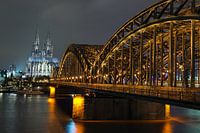 Hohenzollernbrücke Keulen met in de verte de enige echte Dom!