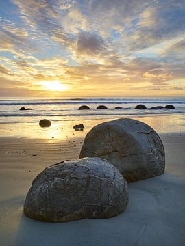 Rochers de Moeraki au lever du soleil sur Keith Wilson Photography