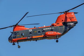 Flyby Boeing Vertol CH-46E Sea Knight.