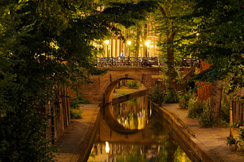 Paul Brücke über die Nieuwegracht in Utrecht