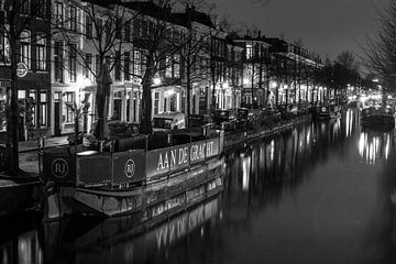The Hague by night in Black and White van Meliza  Lopez