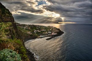 Zonsondergang bij de oceaan, Ponta Delgada, Madeira van Sebastian Rollé - travel, nature & landscape photography