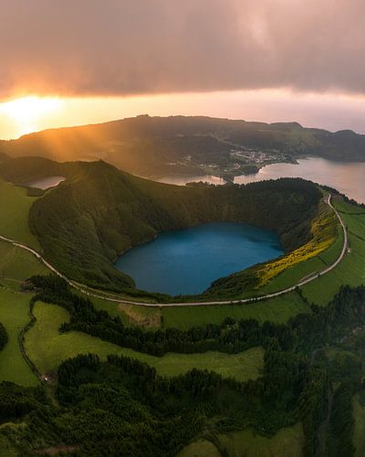 Sete Cidades: Magische Zonsondergang over de Kratermeren van de Azoren van Ewold Kooistra