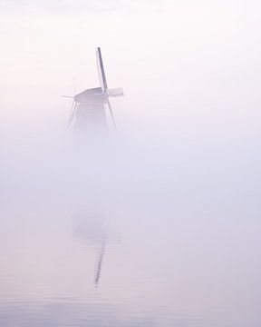 Mühle im Nebel von Jeroen Linnenkamp