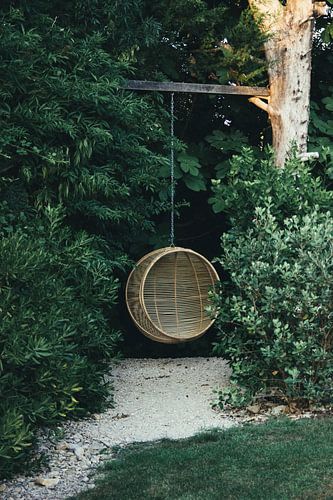 Rotan hangstoel in de natuur