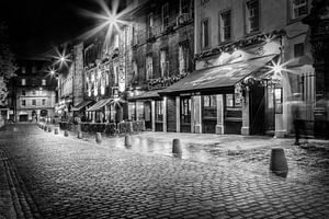 EDINBURGH Grassmarket am Abend - Monochrom