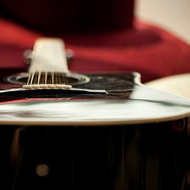 Stilleven van een gitaar van Mark Leek