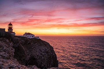 Zonsondergang Pracht: Cape Sagres Viewpoint in Portugal van elma maaskant