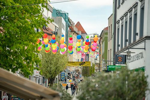 Zomerlantaarns in de voetgangerszone Kempten im Allgäu