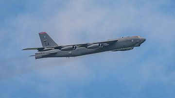 De imposante Boeing B-52H Stratofortress. van Jaap van den Berg