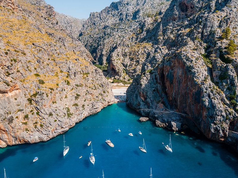 Beach among Mallorca's cliffs by Dayenne van Peperstraten
