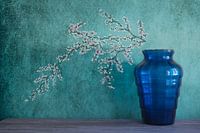 Stilleven met blauwe vaas van Verrerie Doyen